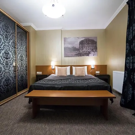 Poeziya Mandriv Hotell *