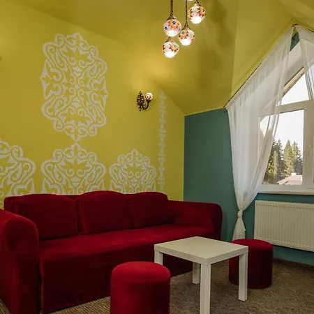 Poeziya Mandriv Hotel *