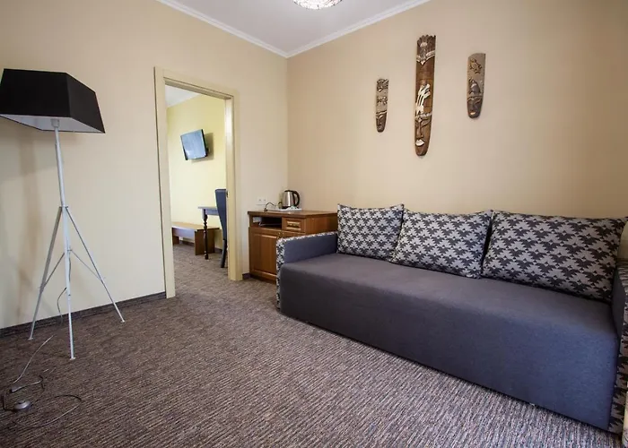 Poeziya Mandriv Hotel *
