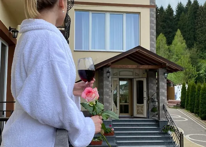 Poeziya Mandriv Hotel