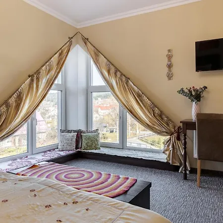 Hotel Poeziya Mandriv *