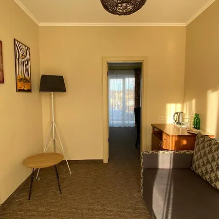 Poeziya Mandriv Hotel